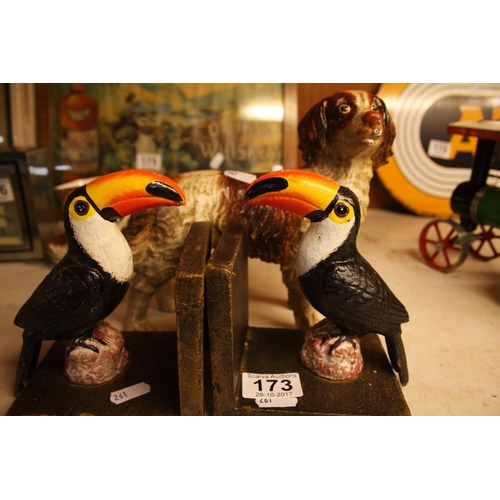 173 - PAIR OF TOUCAN BOOKENDS PLUS CAST SPANIEL