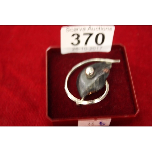 370 - SILVER BROOCH