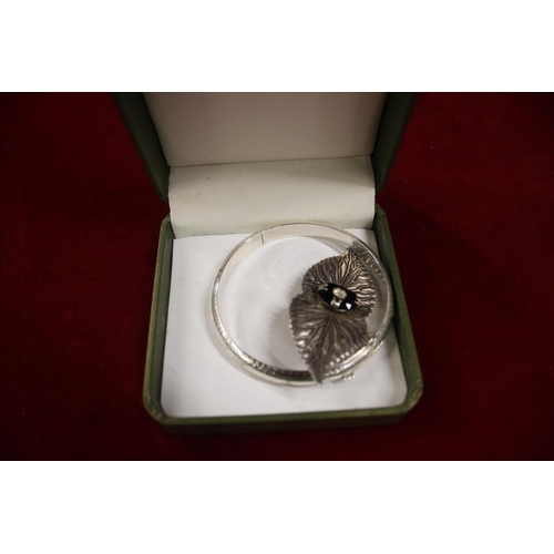 381 - SILVER BANGLE & BROOCH