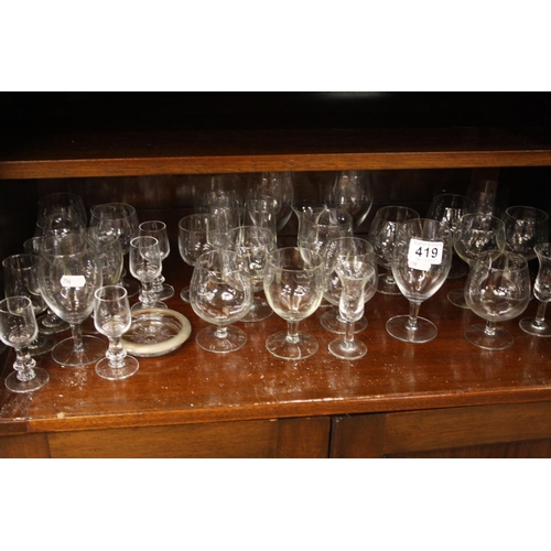 419 - SELECTION OF GLASSES