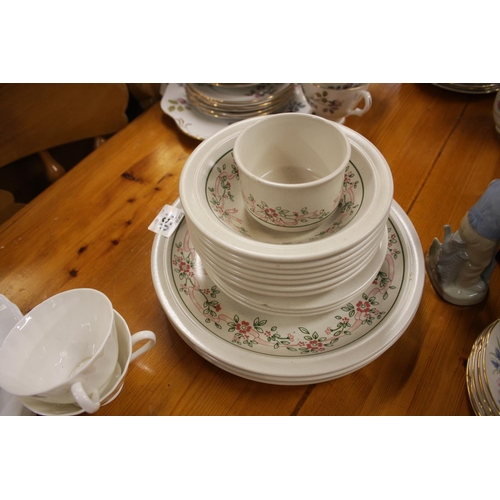 450 - SELECTION OF SILK & FLOWERS DINNERWARE