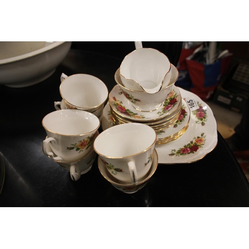 465 - 21 PIECE ROYAL VALE TEA SET