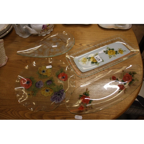 471 - 4 GLASS SANDWICH PLATES