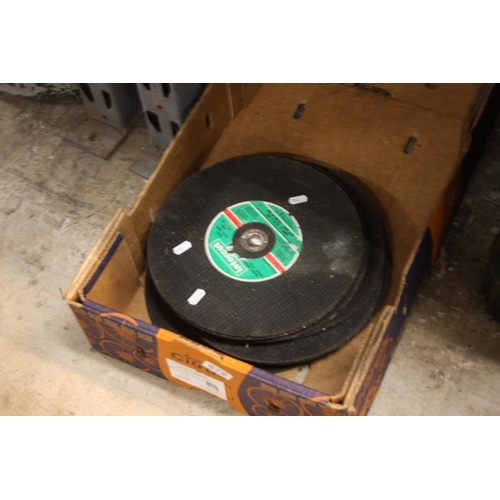 676 - BOX OF CUTTING DISCS