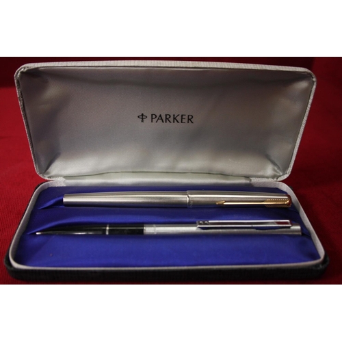 373 - PARKER PEN SET