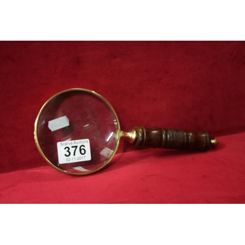 376 - MAGNIFYING GLASS