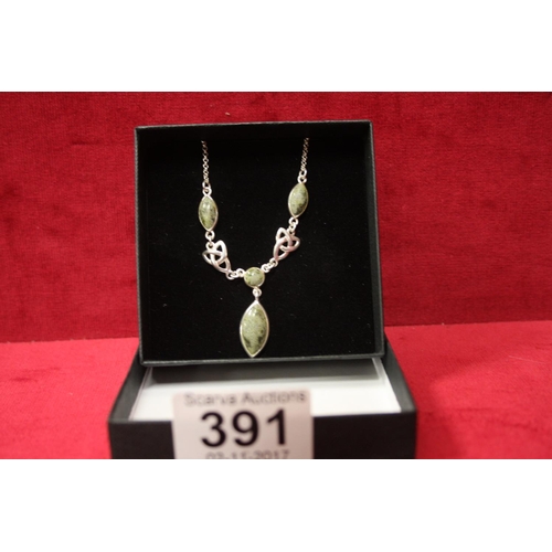 391 - SILVER NECKLACE WITH GREEN STONES