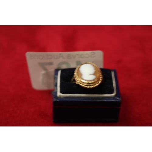 407 - 9CT GOLD CAMEO RING