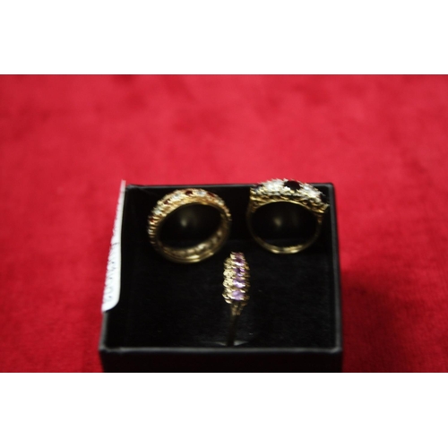 417 - 3 9CT GOLD RINGS