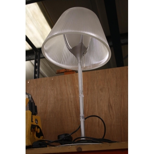 788 - HEAVY TABLE LAMP