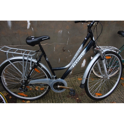 102 - HYBRID BIKE