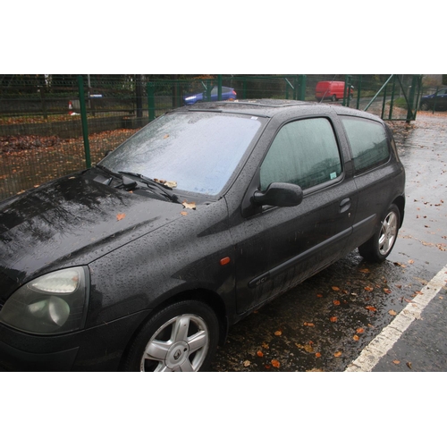 20 - RENAULT CLIO CAR