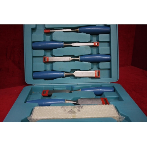 257 - CHISEL SET