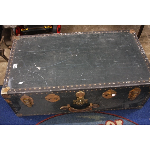 368 - VINTAGE TRAVEL TRUNK