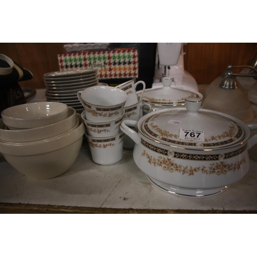 767 - SELECTION OF ORIENTAL CHINA PLUS PUDDING BOWLS