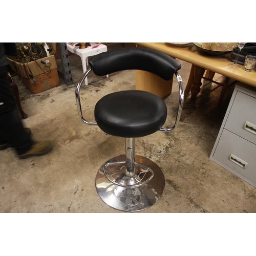 385 - BLACK & CHROME STOOL