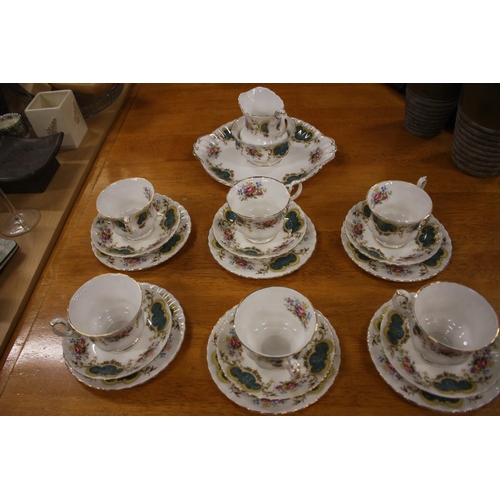 387 - ROYAL ALBERT BERKLEY 21 PIECE TEA SET