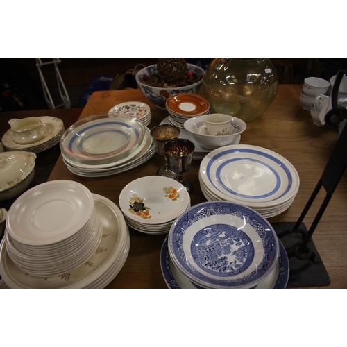 405 - PART TABLE LOT