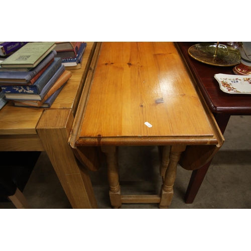 423 - PINE GATE LEGGED TABLE