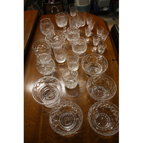 435 - SELECTION OF GLASSES