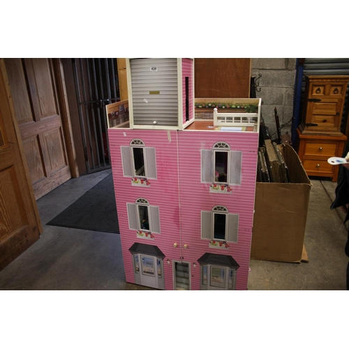 438 - DOLLS HOUSE