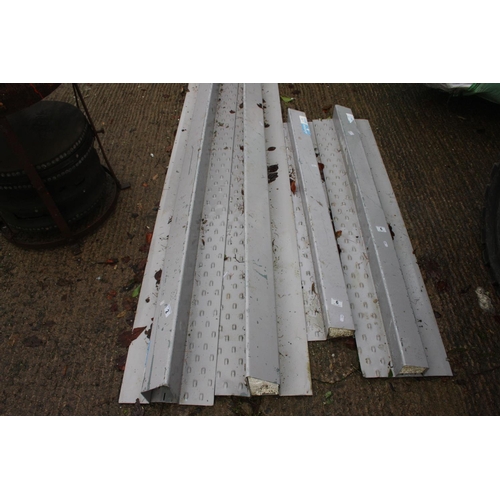 2 - STEEL LINTELS X 4