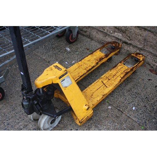 21 - PALLET TRUCK