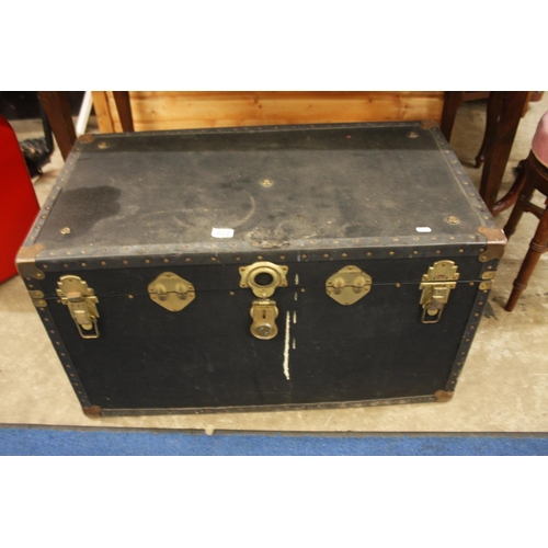 322 - TRAVEL TRUNK