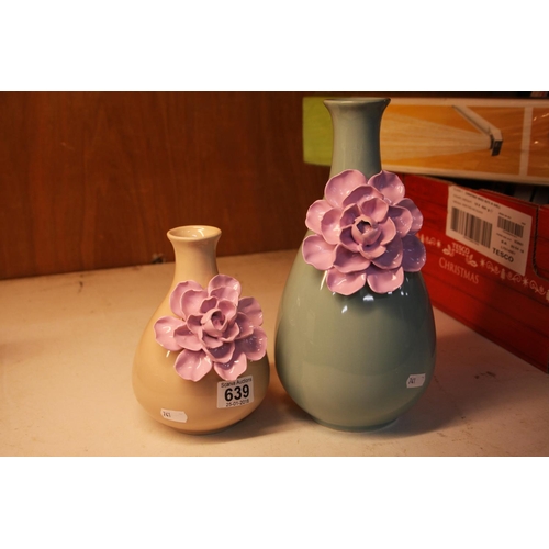 639 - 2 VASES