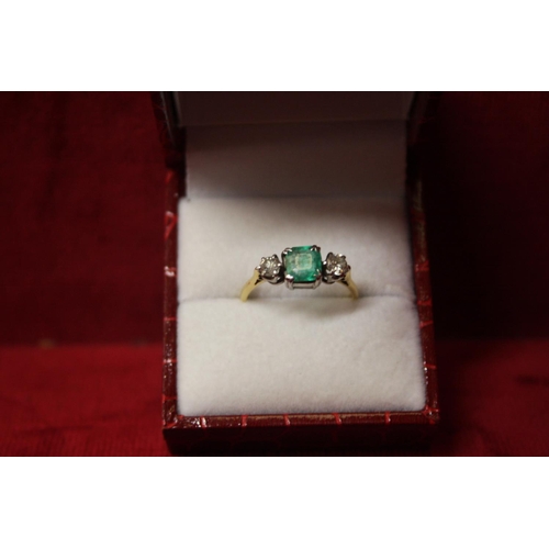 428 - 18CT GOLD RING WITH DIAMOND & EMERALD