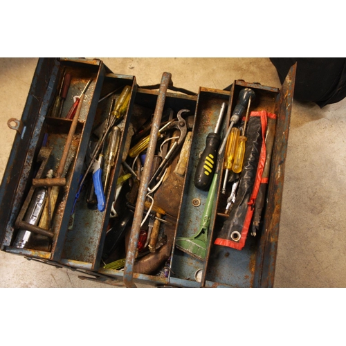 252 - CANTILEVER TOOL BOX & CONTENTS