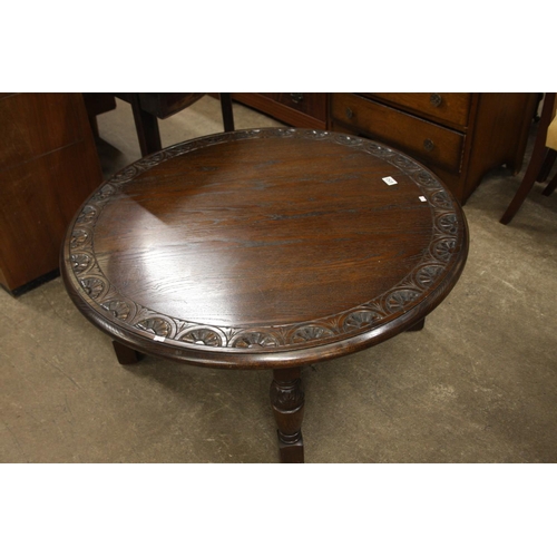 650 - LARGE OAK ROUND TABLE