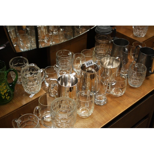 654 - LOT OF GLASSWARE