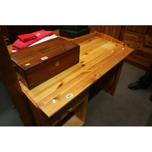 657 - PINE DESK