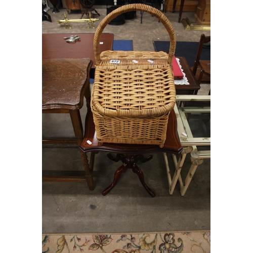 672 - PICNIC BASKET