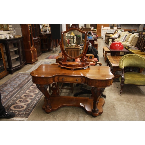 700 - DUCHESS DRESSING TABLE