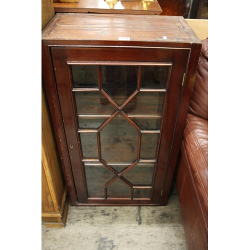 729 - DISPLAY CABINET