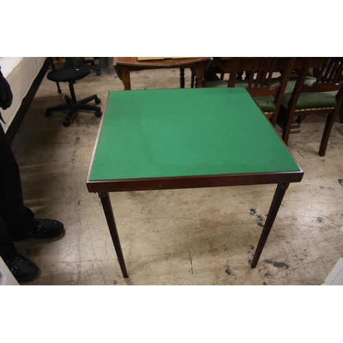 760 - CARD TABLE