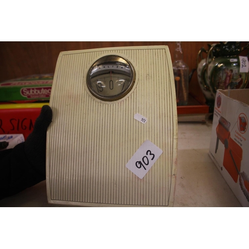 903 - RETRO BATHROOM SCALES