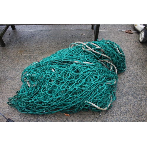 31 - LARGE NET