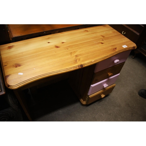 700 - PINE DESK