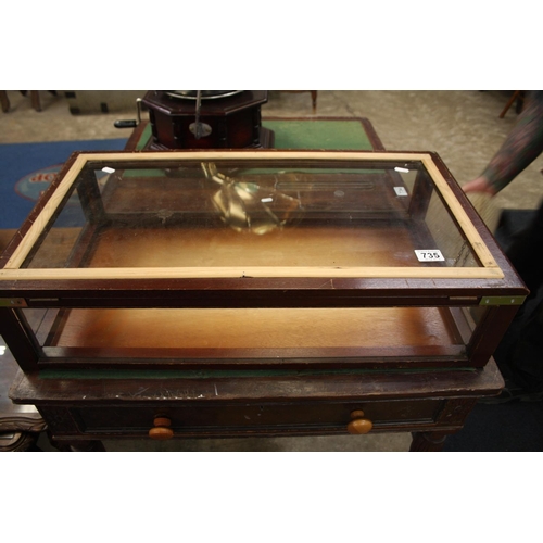 735 - DISPLAY CASE