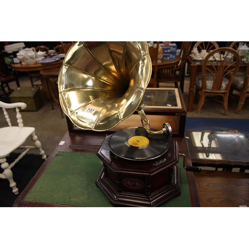 737 - GRAMOPHONE