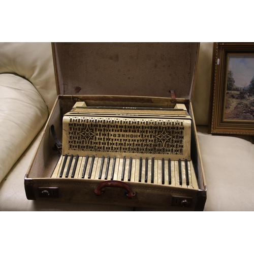 761 - HOHNER PIANO ACCORDIAN