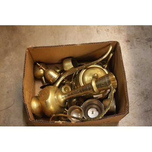 900 - BOX OF BRASS