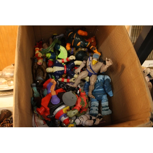 905 - BOX OF RETRO TOYS