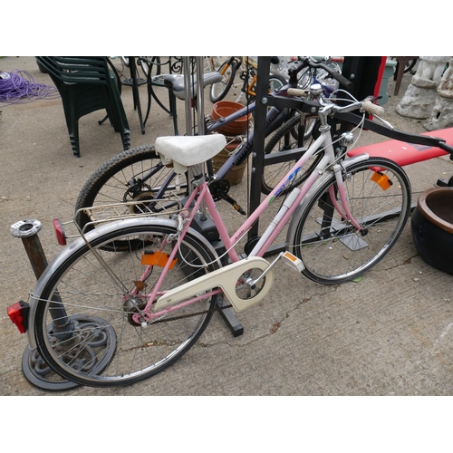 118 - PINK LADIES BIKE