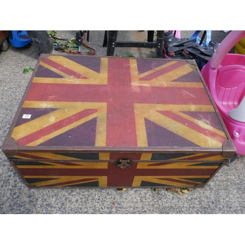 77 - UNION JACK TRUNK