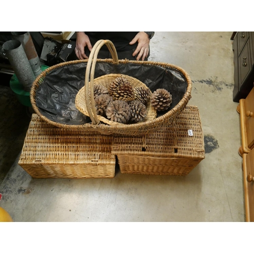 875 - LOT OF BASKETS