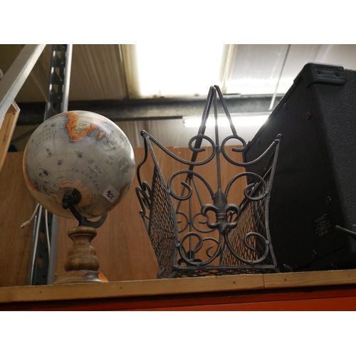 901 - METAL MAGAZINE RACK PLUS GLOBE